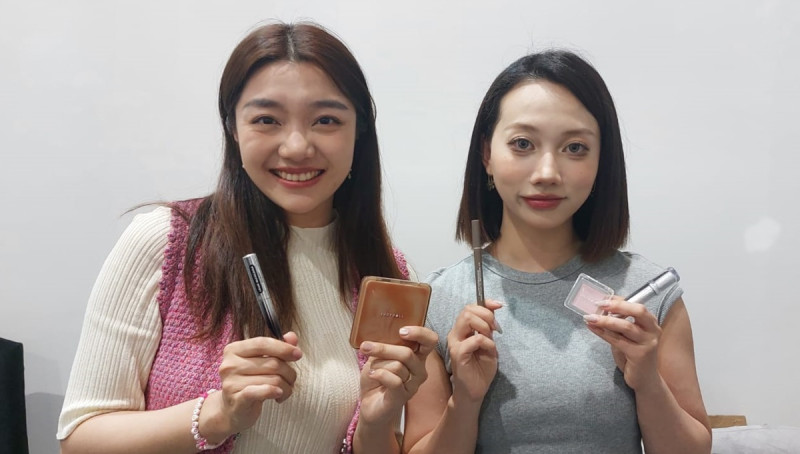 Teknik Makeup Tiongkok: Kontur Jelas dan Mata yang Lebih Besar