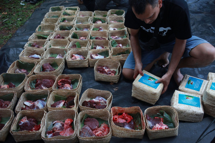3 Hari Berturut LDII Bali Salurkan Daging Kurban ke 12 Ribu Warga dengan Besek