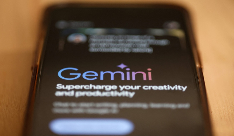 Aplikasi Gemini terlihat di sebuah layar ponsel