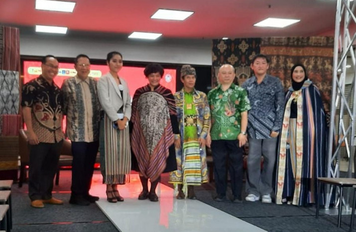 Indonesia Flobamorata Fashion In Town 2024: Merayakan Warisan Budaya dengan Tema 