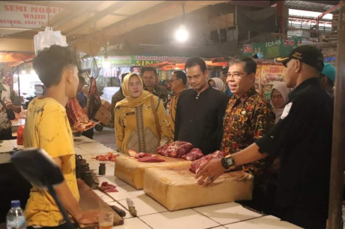 Plh Sekda Sukabumi Sidak Pasar Pantau Harga dan Stok Barang Jelang Idul Adha