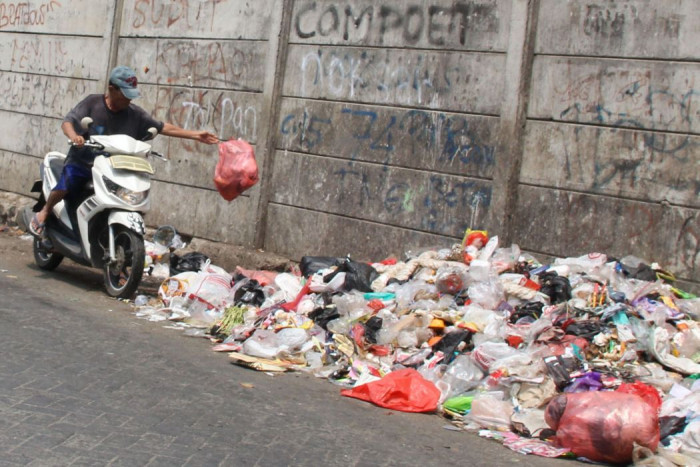 Ketahuan Buang Sampah di Jalan, Belasan Warga Depok Buat Surat Pernyataan