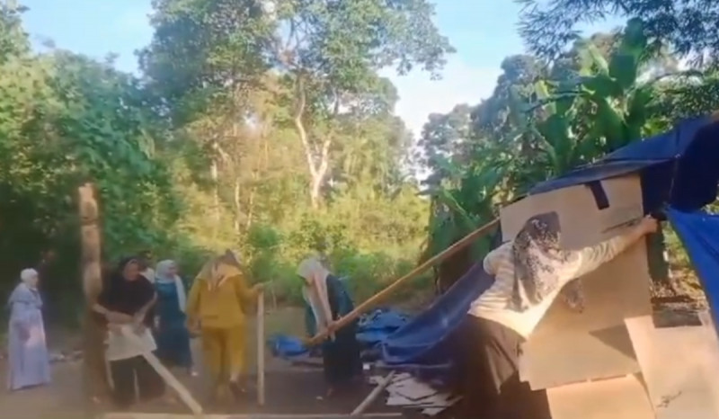 Puluhan Emak-emak Gerebek Basecamp Narkoba di Muaro Jambi