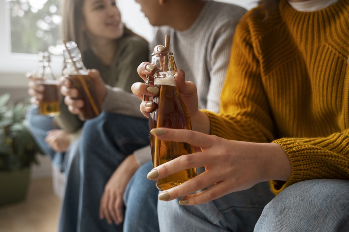 Hati-hati, Konsumsi Alkohol Bisa Sebabkan Mata Rusak