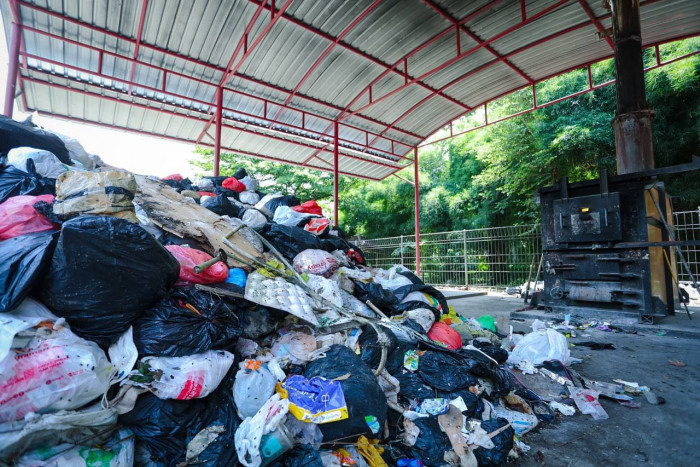 Kota Bandung Sediakan Layanan Angkutan Sampah Volume Besar secara Gratis