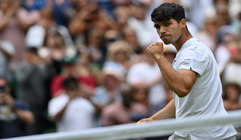 Carlos Alcaraz Susah Payah Taklukkan Petenis Kualifikasi di Putaran Pertama Wimbledon