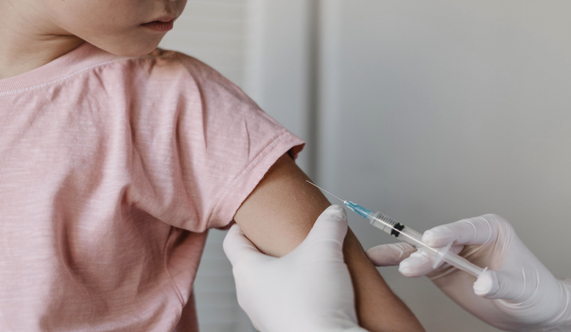 Vaksinasi Ganda pada Anak, Perlukah Khawatir?