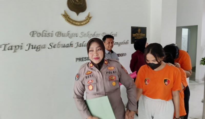 Siswi SMA dan Tiga Remaja Putri Promosikan Judi Online