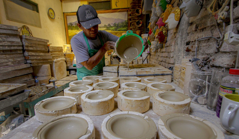Asosiasi Akui Alami Penurunan Produksi Akibat Keramik Impor yang Banjiri Pasar Dalam Negeri