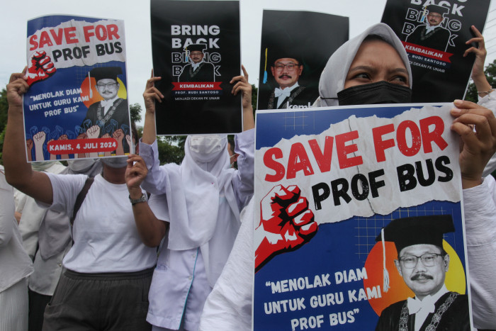 Guru Besar Protes Pencopotan Dekan Fakultas Kedokteran Unair Surabaya