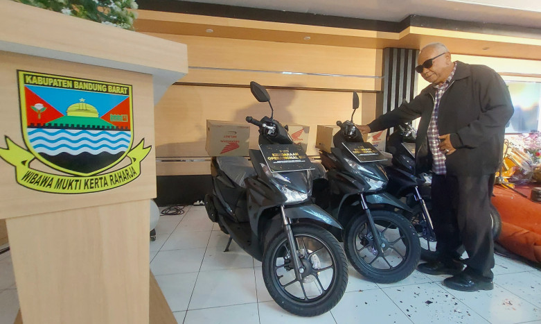 Pemerintah Desa Lembang Bagikan Sepeda Motor untuk RW